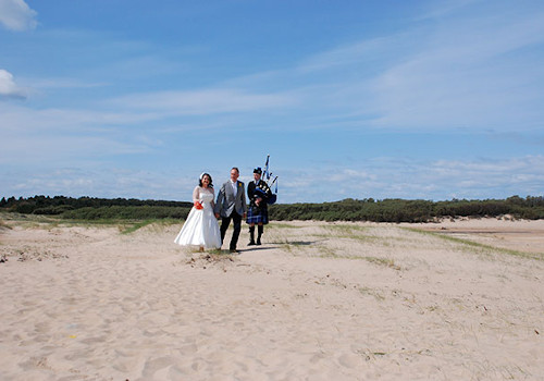 weddings on the beach at harvest moon holiday park near edinburgh