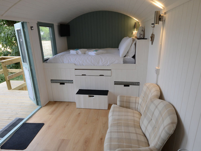 Owl Hut Glamping in Lincoln