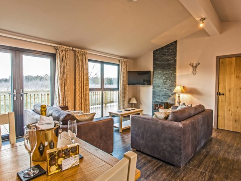 2 Bed Woodland View Superior Lodge in Sherwood Forest