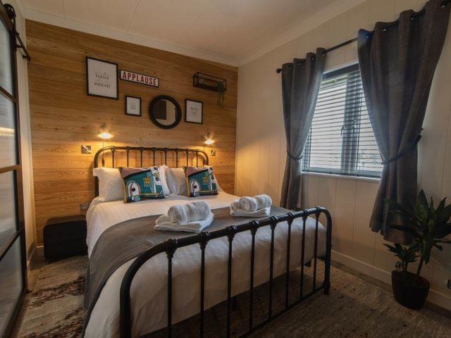 Photo of 2 Bedroom Bijou Bespoke Lodge